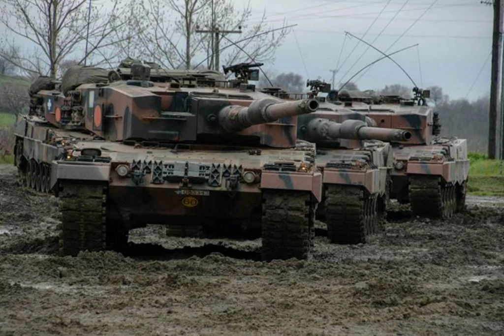 «Εβρεξε» φωτιά και ατσάλι: Εντυπωσιακή επίδειξη ισχύος από τον ΣΞ – «Σείστηκε» η ελληνική μεθόριος